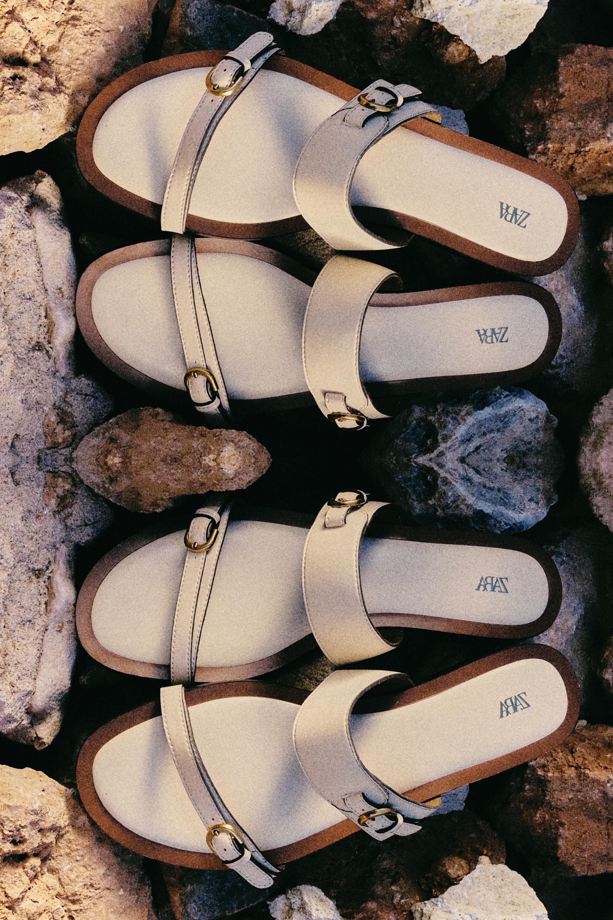 BUCKLE DETAIL SANDALS